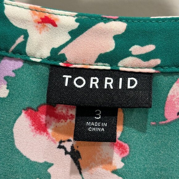 Torrid Georgette Hi-Low Short Sleeve Blouse Green Floral Short Sleeve Sz 3 - Picture 6 of 9
